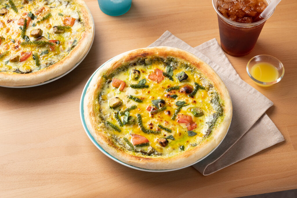 久米島もずくと海ぶどうのピザ