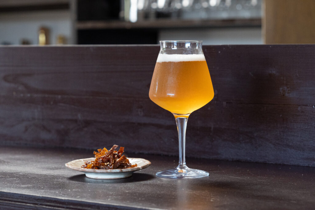 自家製クラフトビールと久米島赤鶏の鶏皮みりん干しセット